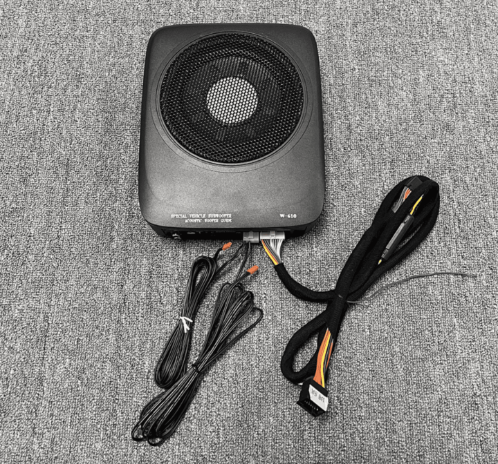 Loa siêu trầm Lynk & Co 06